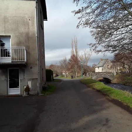 Le Petit Nid Apartment *